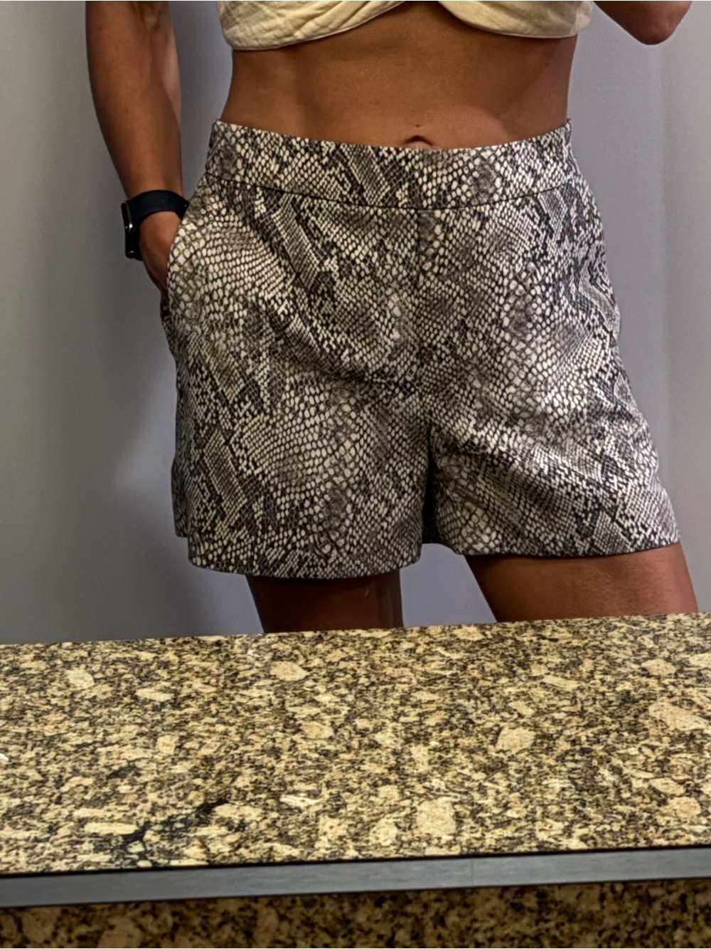 Babaton aritzia Women's Snake-Print Stretch Shorts - Gray